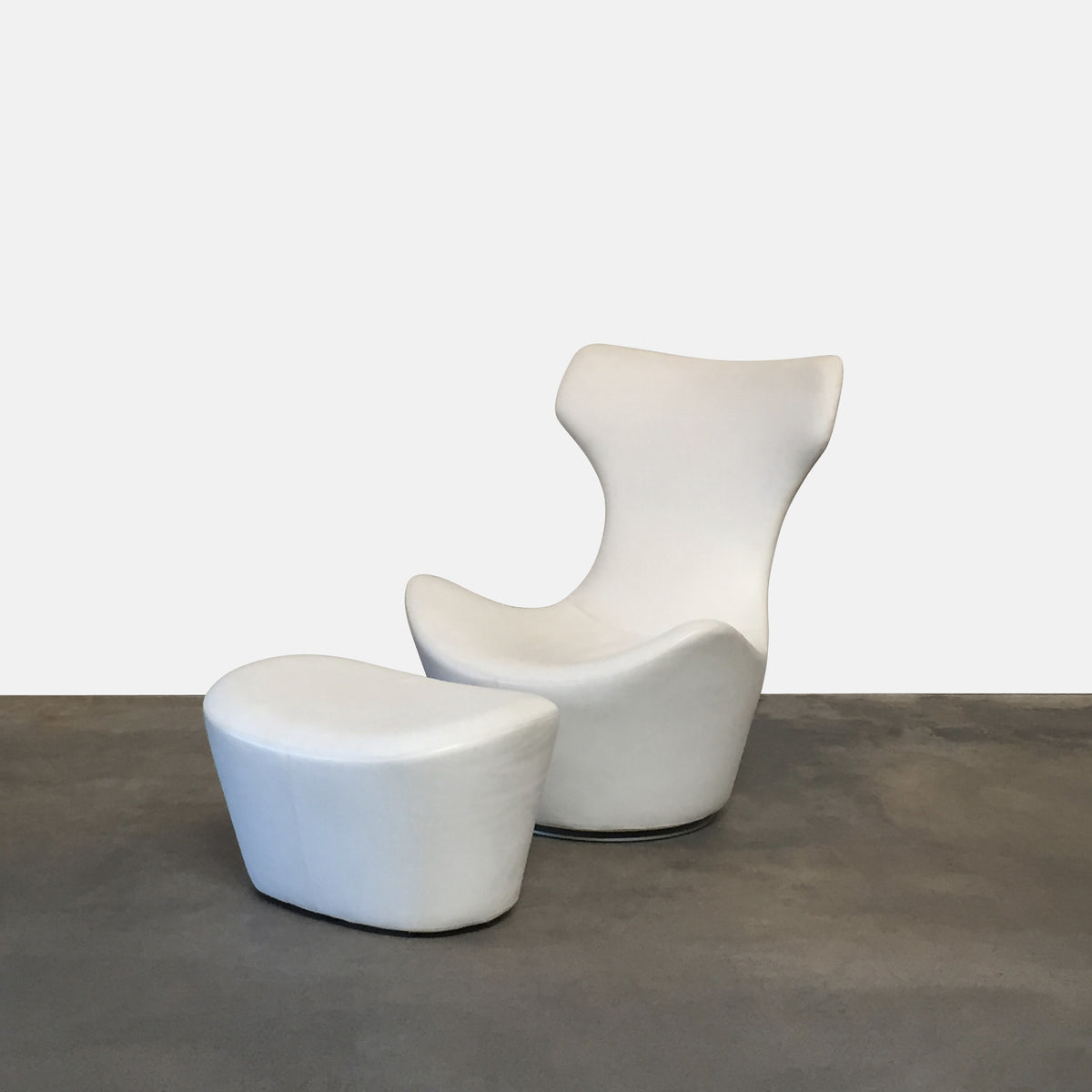 B&B Italia 'Grande Papilio' White Leather Lounge Chair Naoto Fukasawa ...